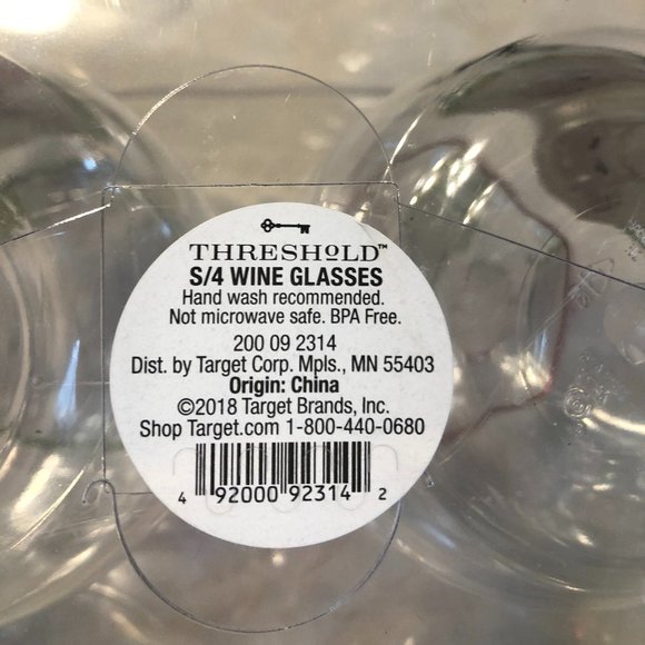 COPY - SET OF 4 THRESHOLD CHRISTMAS PLASTIC BPA FREE WINE GLASSES NEW - Picture 5 of 6